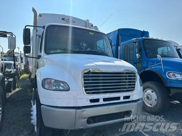 Freightliner M2 폐기물 수거 트럭