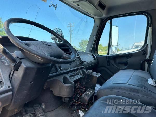Freightliner M2 폐기물 수거 트럭