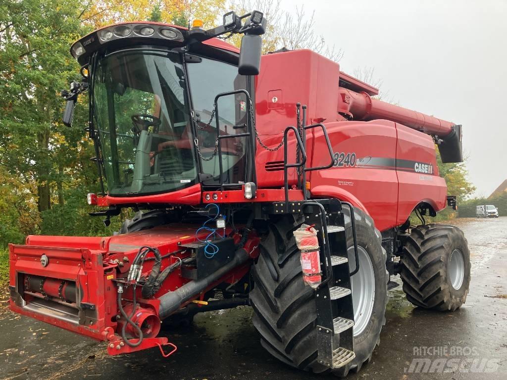 Case IH Axial 8240 콤바인 수확기