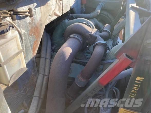 Oshkosh M1070 트랙터 유닛