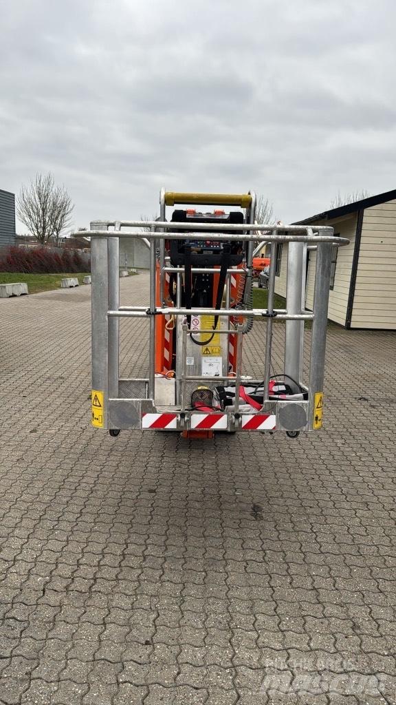 JLG X 20 J Plus 관절형 전동이동 리프트