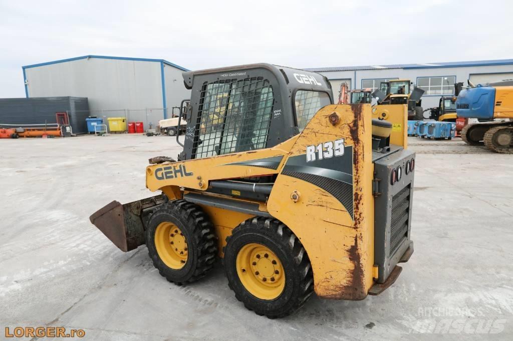 Gehl R 135  스키드로더