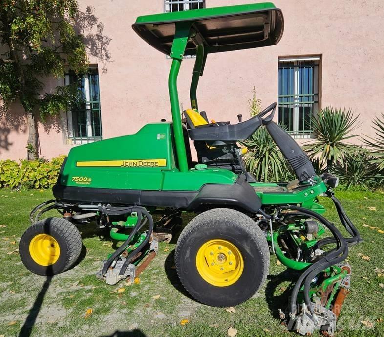 John Deere 7500 A 페어웨이 잔디깎기