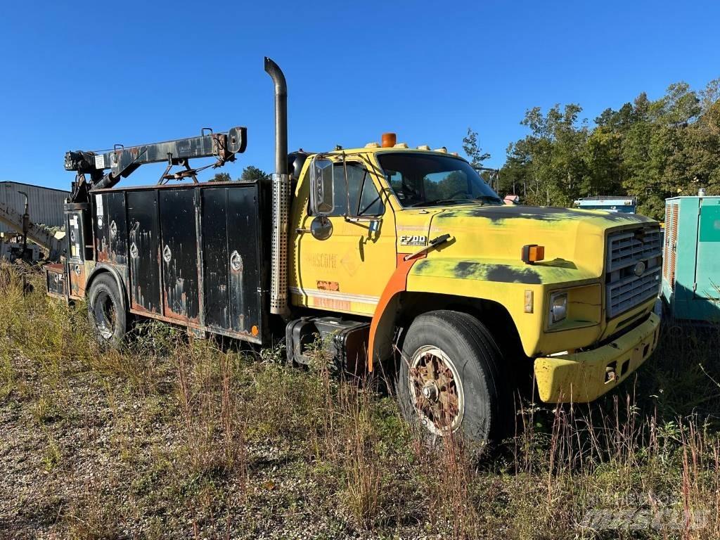 Ford F700 시립/다목적 차량