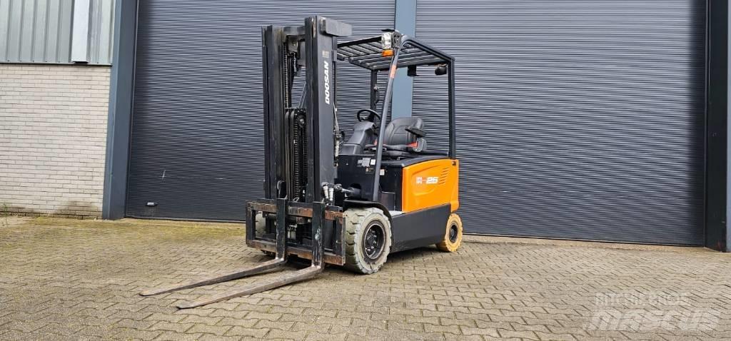 Doosan B 25 X-7 전동 지게차