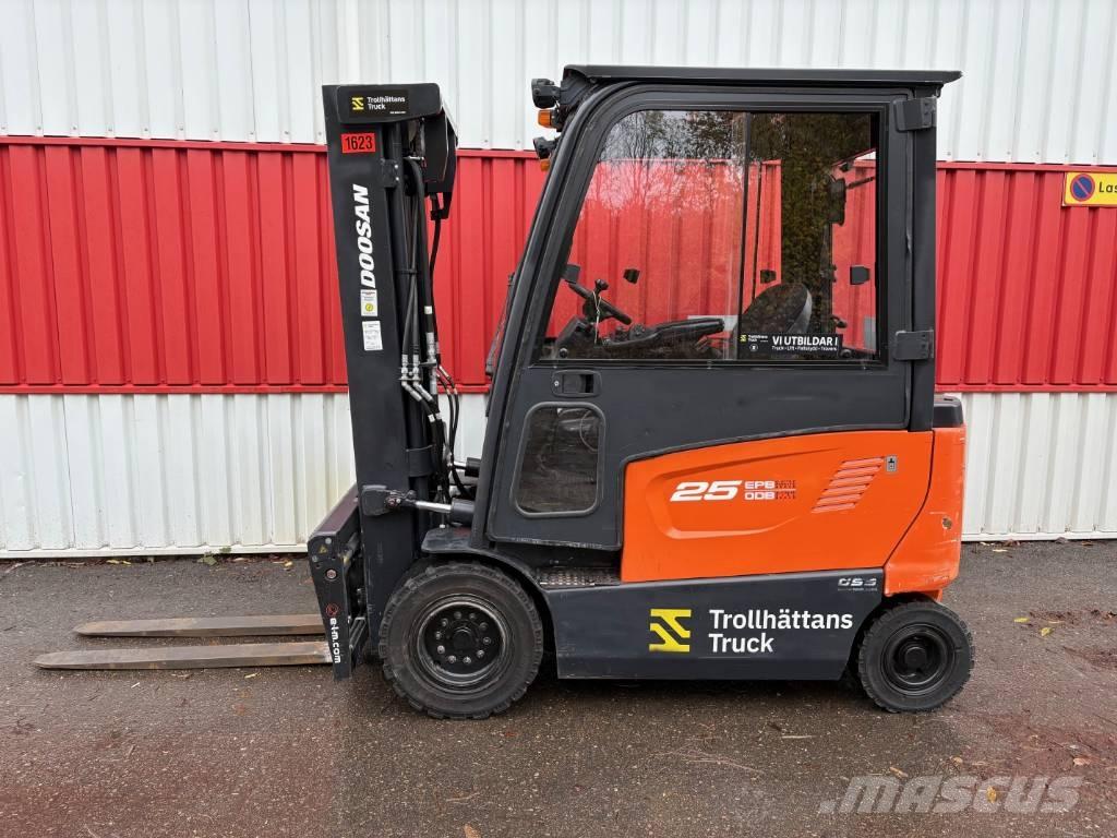 Doosan B 25 X-7 전동 지게차