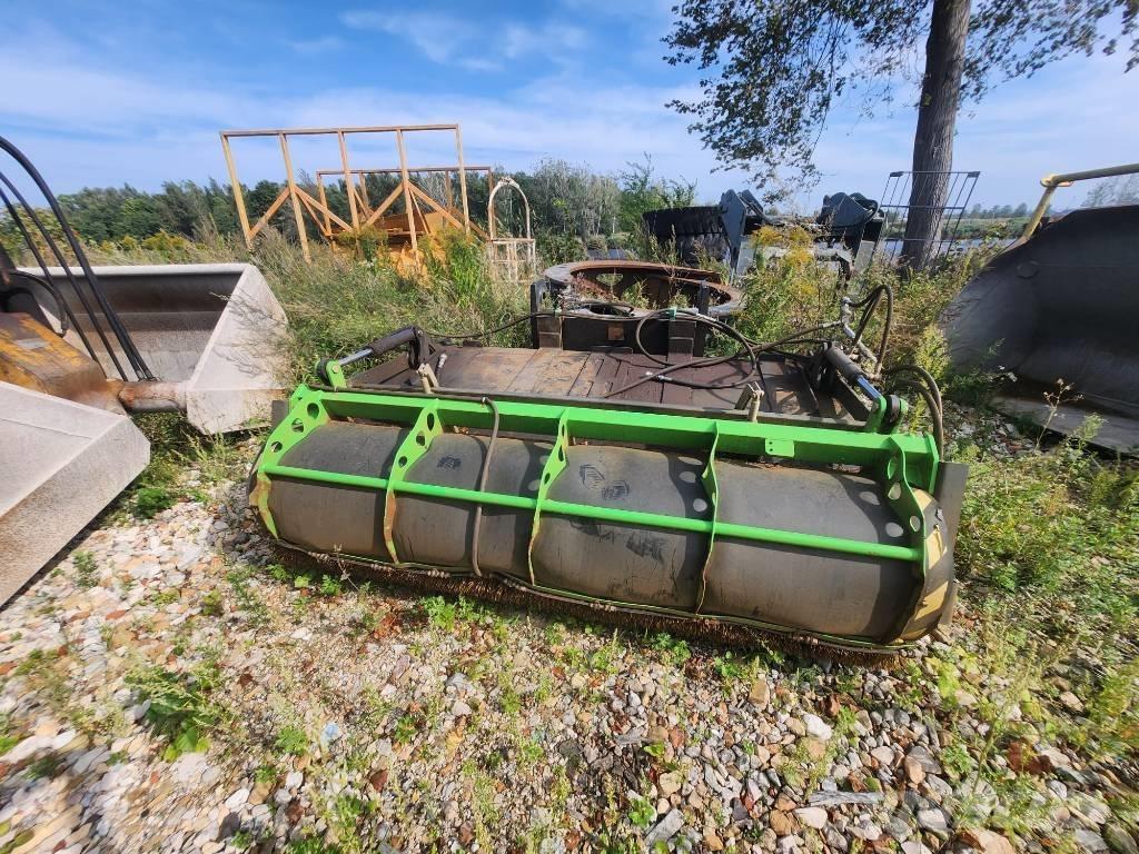 PMC SWB2500 도로 청소차