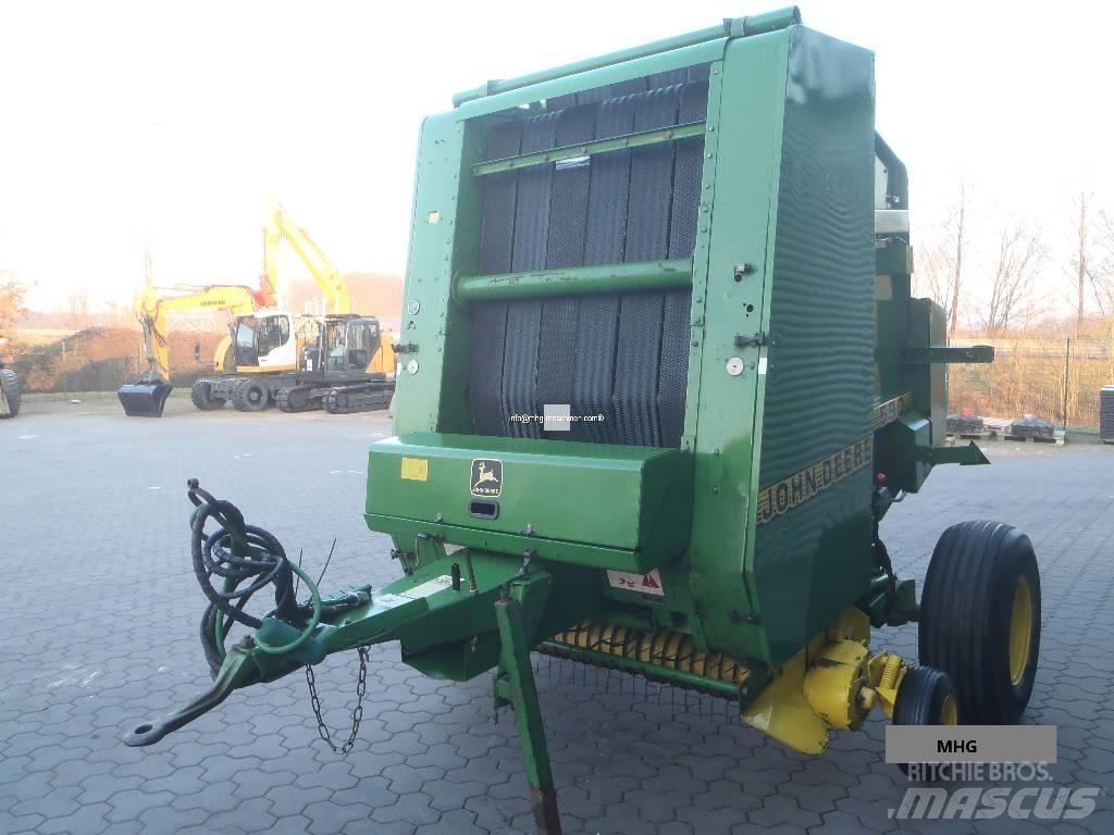 John Deere 590 원형 곤포기