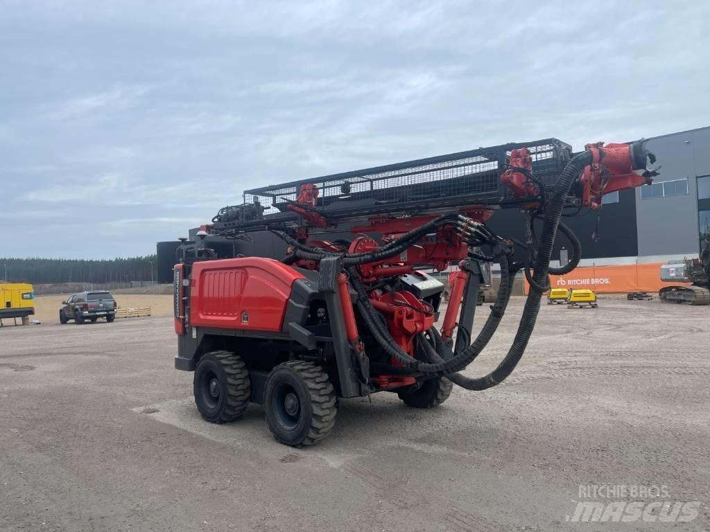 Sandvik DC300Ri 도로 굴착기