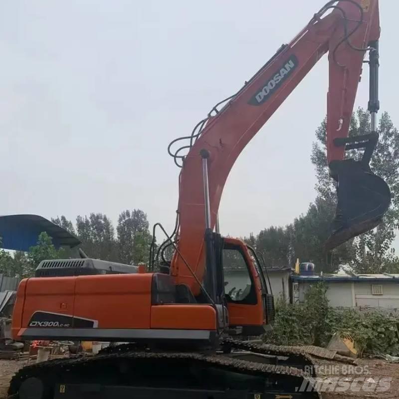 Doosan DX 300 대형 굴삭기 29톤 이상