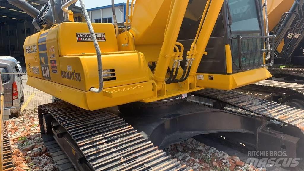 Komatsu PC 200 대형 굴삭기 29톤 이상