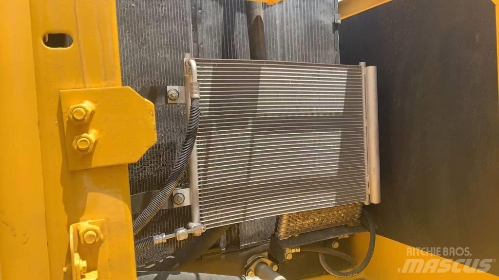 Komatsu PC 200 대형 굴삭기 29톤 이상