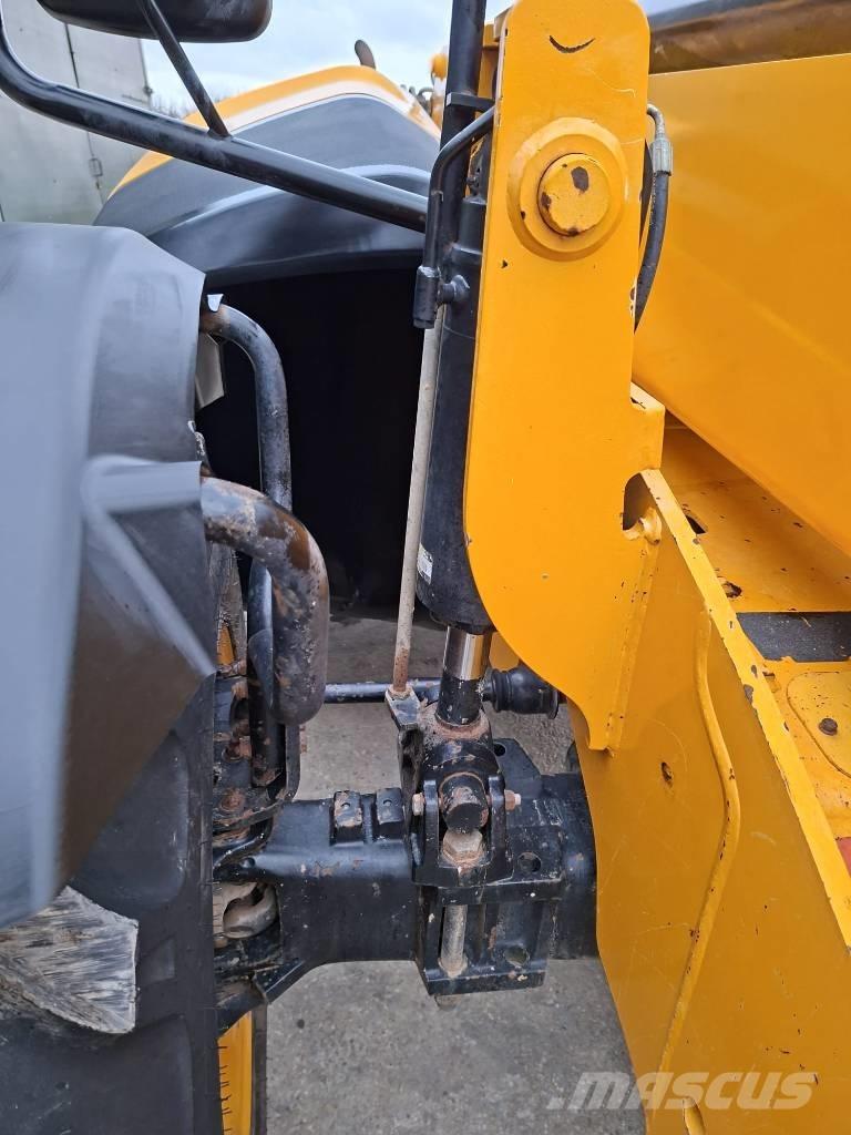 JCB 535-125 텔러 핸들러