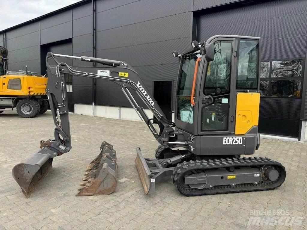 Volvo ECR25D 소형 굴삭기 7톤 미만