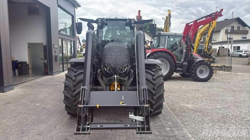 Valtra N175 트랙터