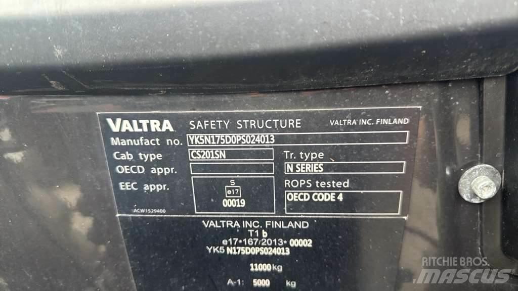 Valtra N175 트랙터