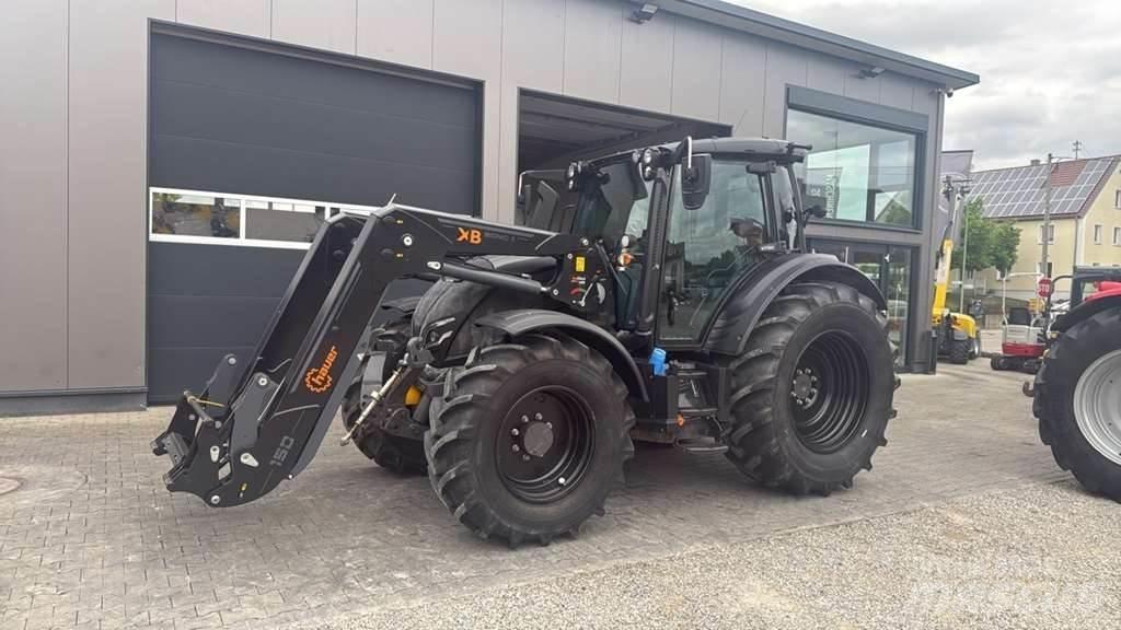 Valtra N175 트랙터