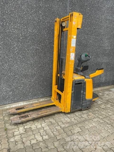 Jungheinrich ERC 216 보행식 리치 지게차