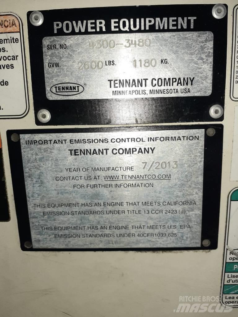 Tennant ATLV4300 도로 청소차
