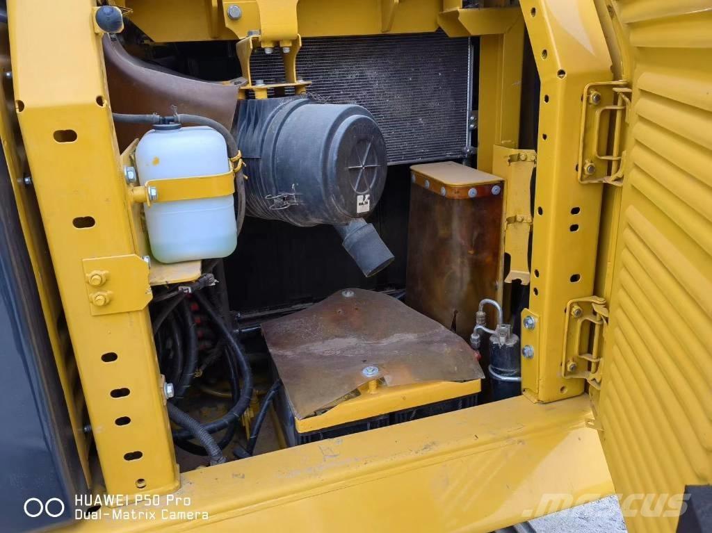 Komatsu PC130 대형 굴삭기 29톤 이상