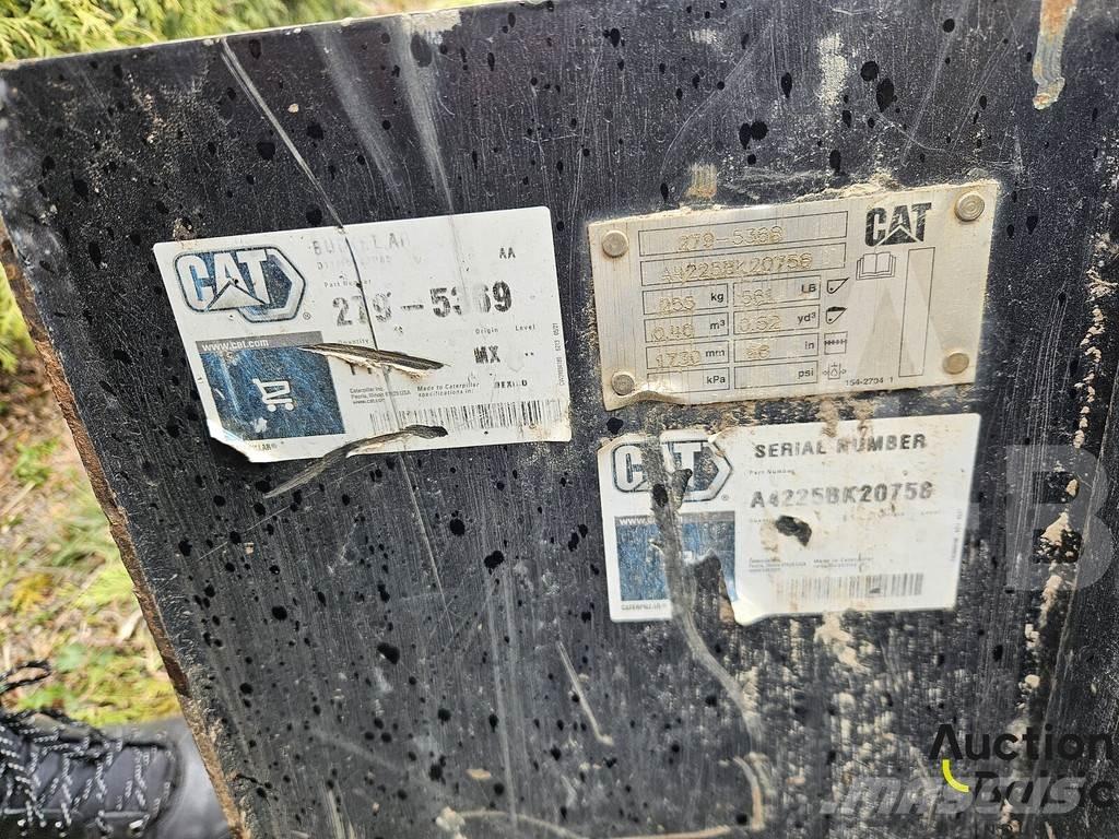CAT 242 D 3  스키드로더