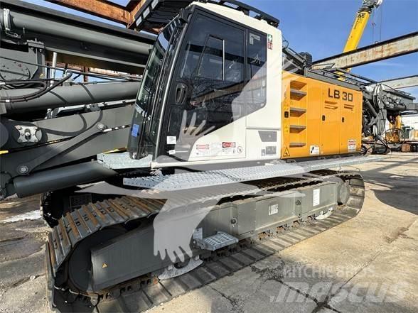 Liebherr LB30 도로 굴착기