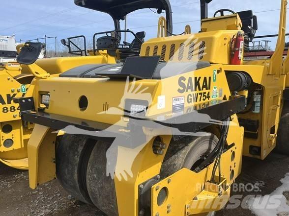 Sakai GW754 공기 타이어 롤러