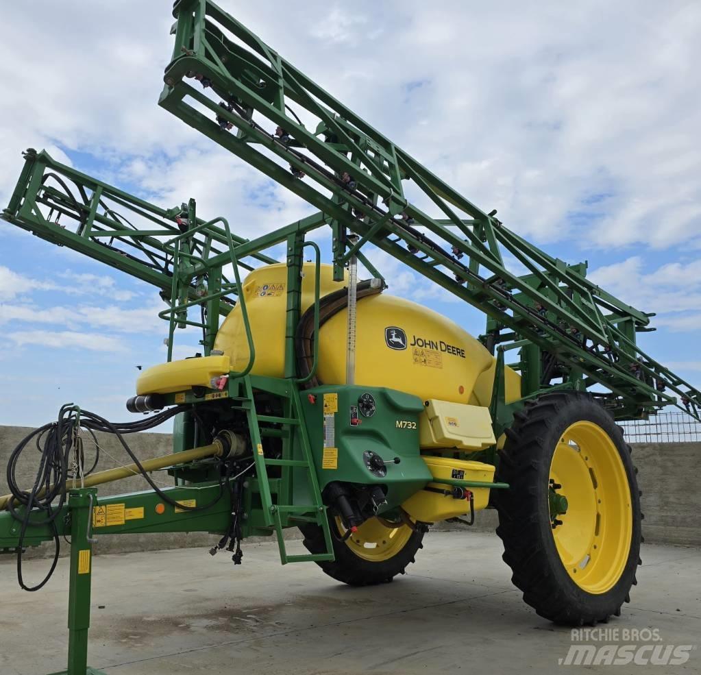 John Deere M 732 견인형 분무기