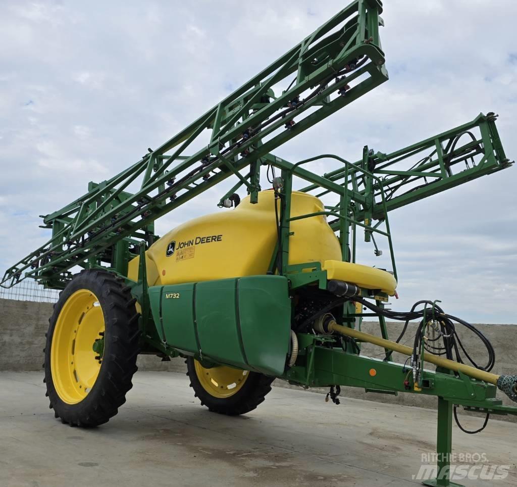 John Deere M 732 견인형 분무기