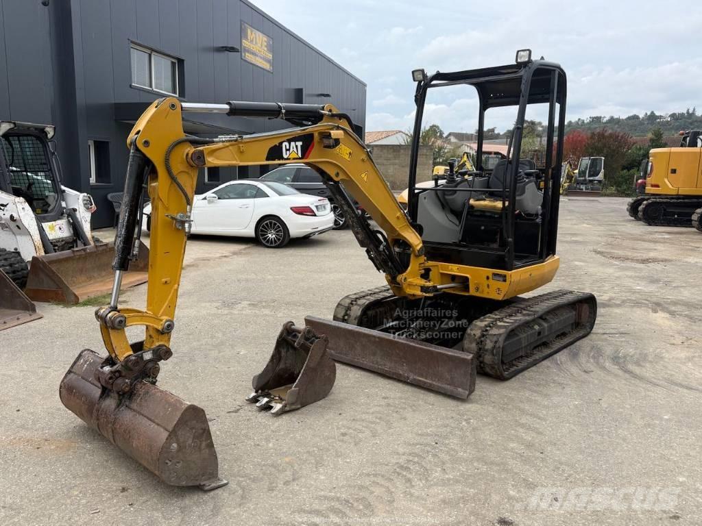 CAT 302.7 CR 소형 굴삭기 7톤 미만