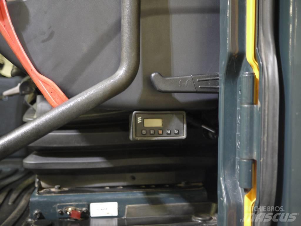 Hyundai HW 140  휠 굴삭기