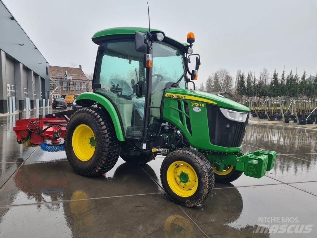 John Deere 3039R 트랙터