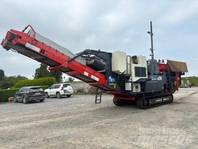 Sandvik QJ 241 이동식 분쇄기