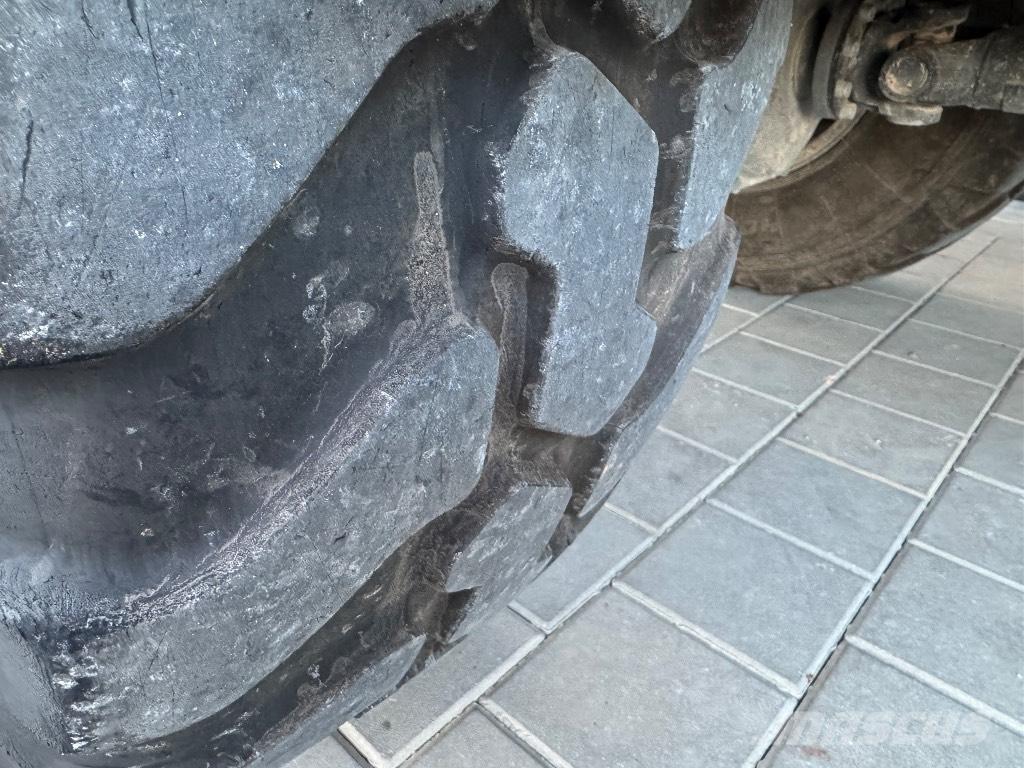 Liebherr L 506  휠로우더