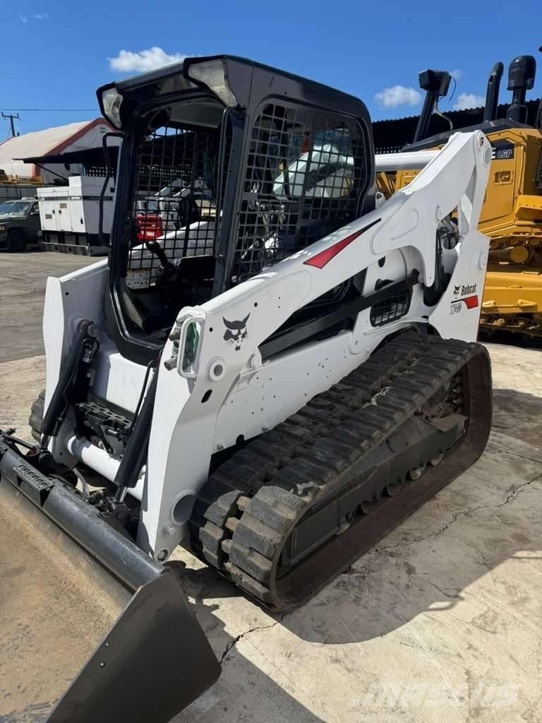 Bobcat T 740  스키드로더
