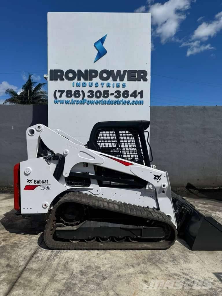 Bobcat T 740  스키드로더