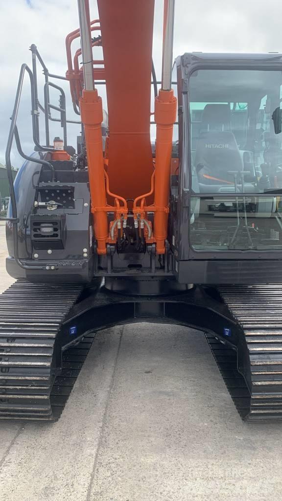 Hitachi ZX 135 US-6 대형 굴삭기 29톤 이상
