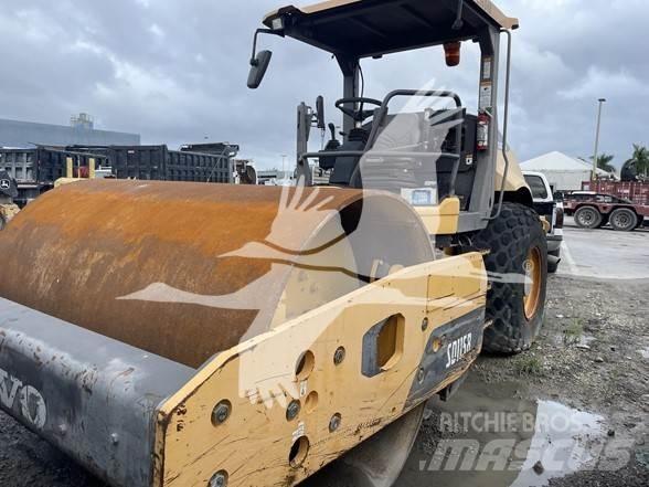 Volvo SD115B 싱글 드럼 롤러