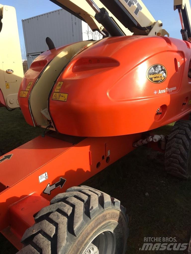 JLG 460 SJ 견인식 전동이동 리프트