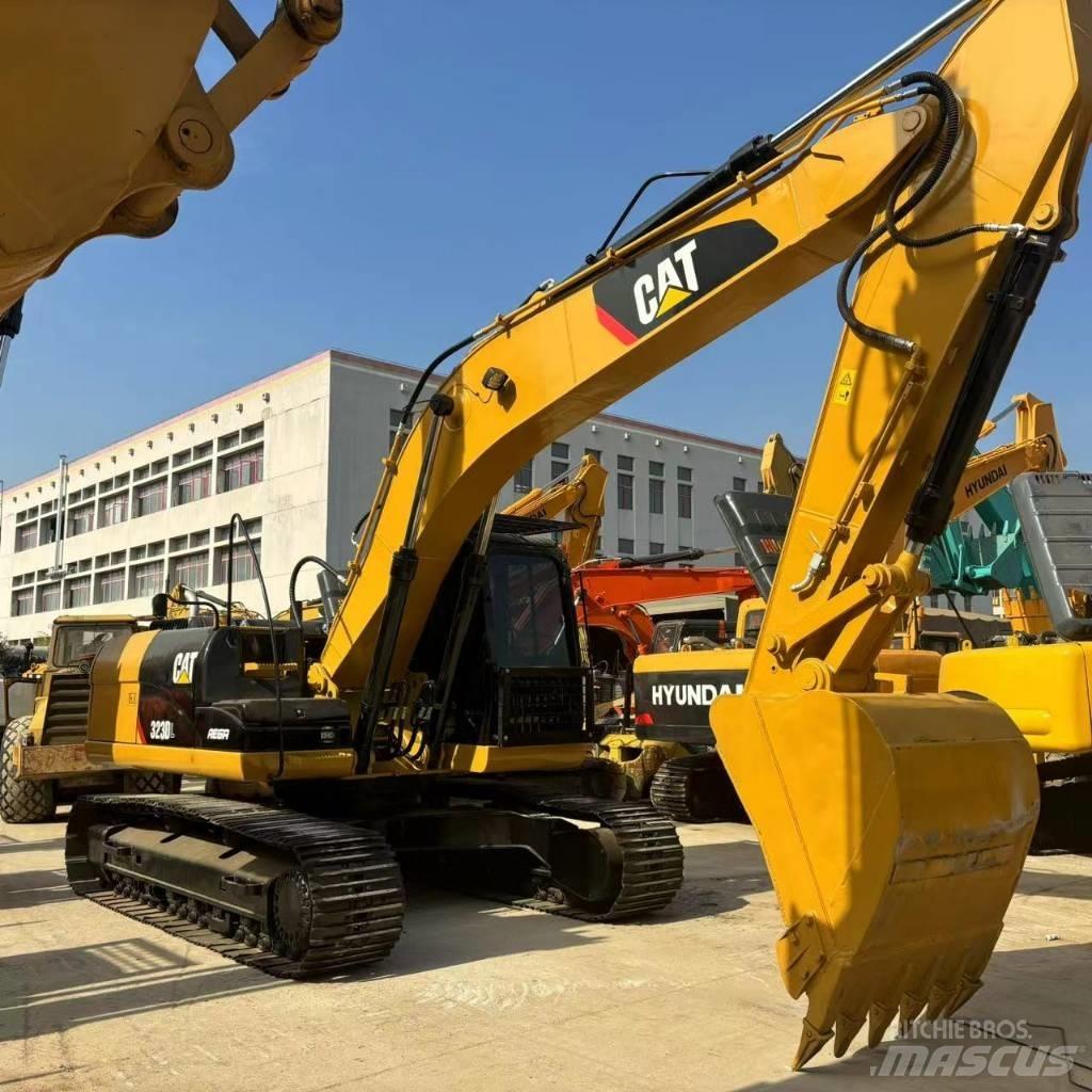 CAT 323 D L 대형 굴삭기 29톤 이상