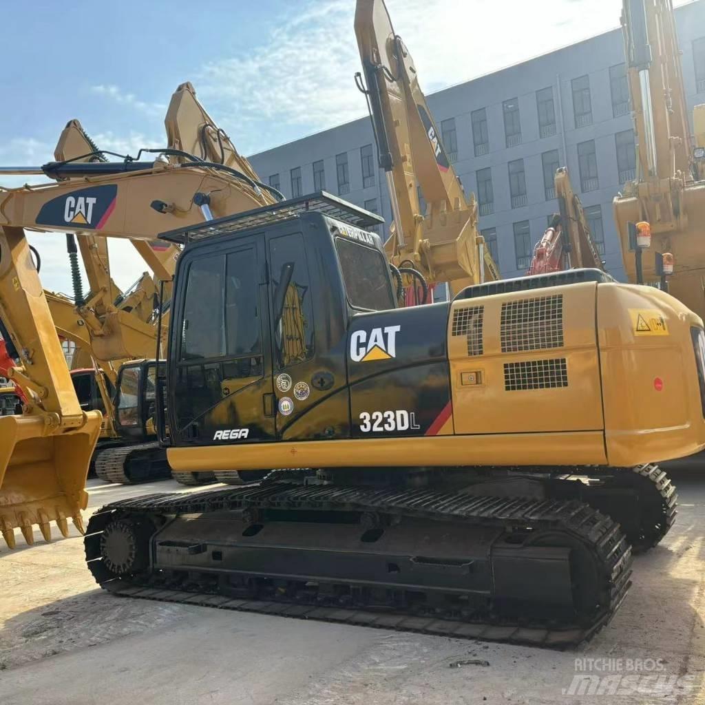 CAT 323 D L 대형 굴삭기 29톤 이상