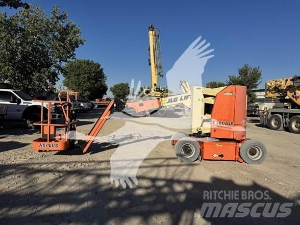 JLG E300AJP 관절형 전동이동 리프트