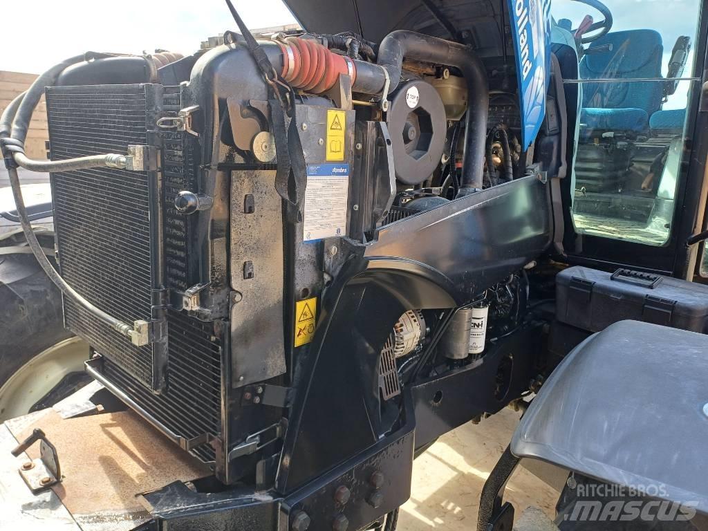 New Holland T7030AC 트랙터