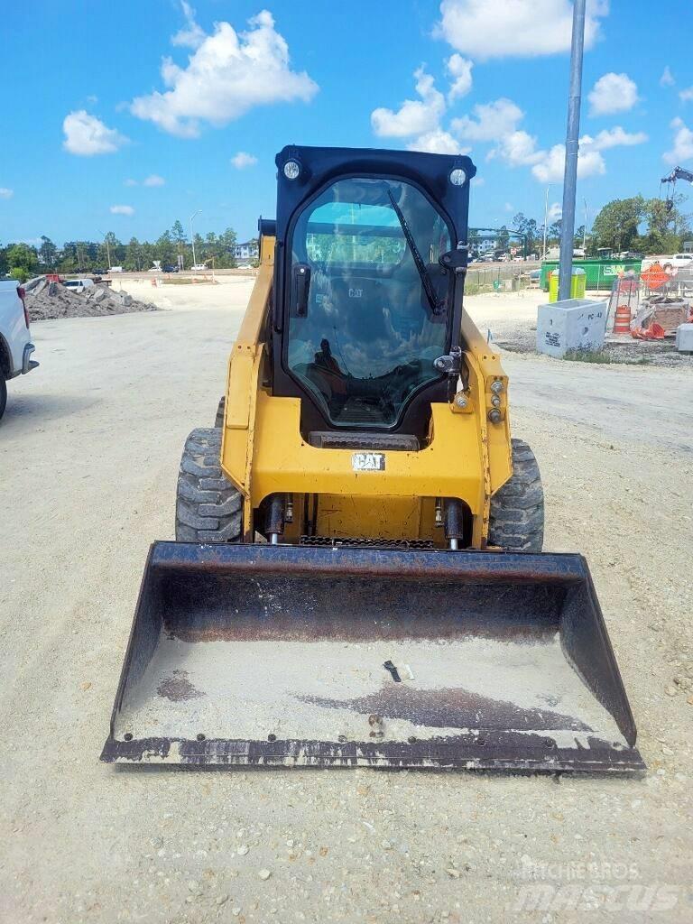 CAT 242 D  스키드로더