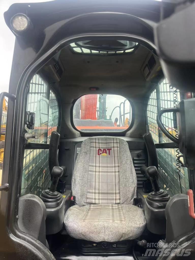 CAT 246 D  스키드로더