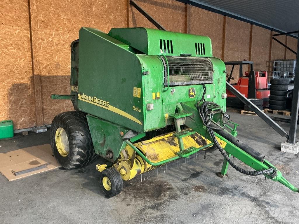 John Deere 578 원형 곤포기