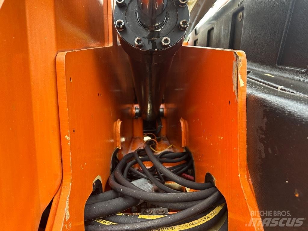 JLG 660 SJ 견인식 전동이동 리프트