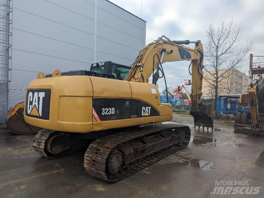 CAT 323 D 대형 굴삭기 29톤 이상