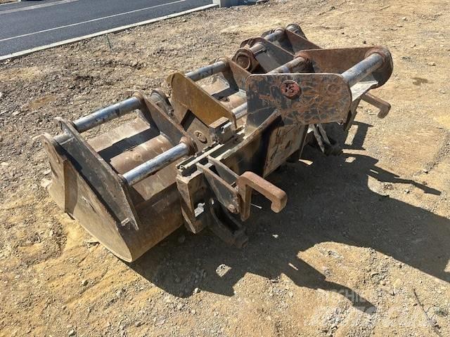 Komatsu PW98 MR-10  휠 굴삭기