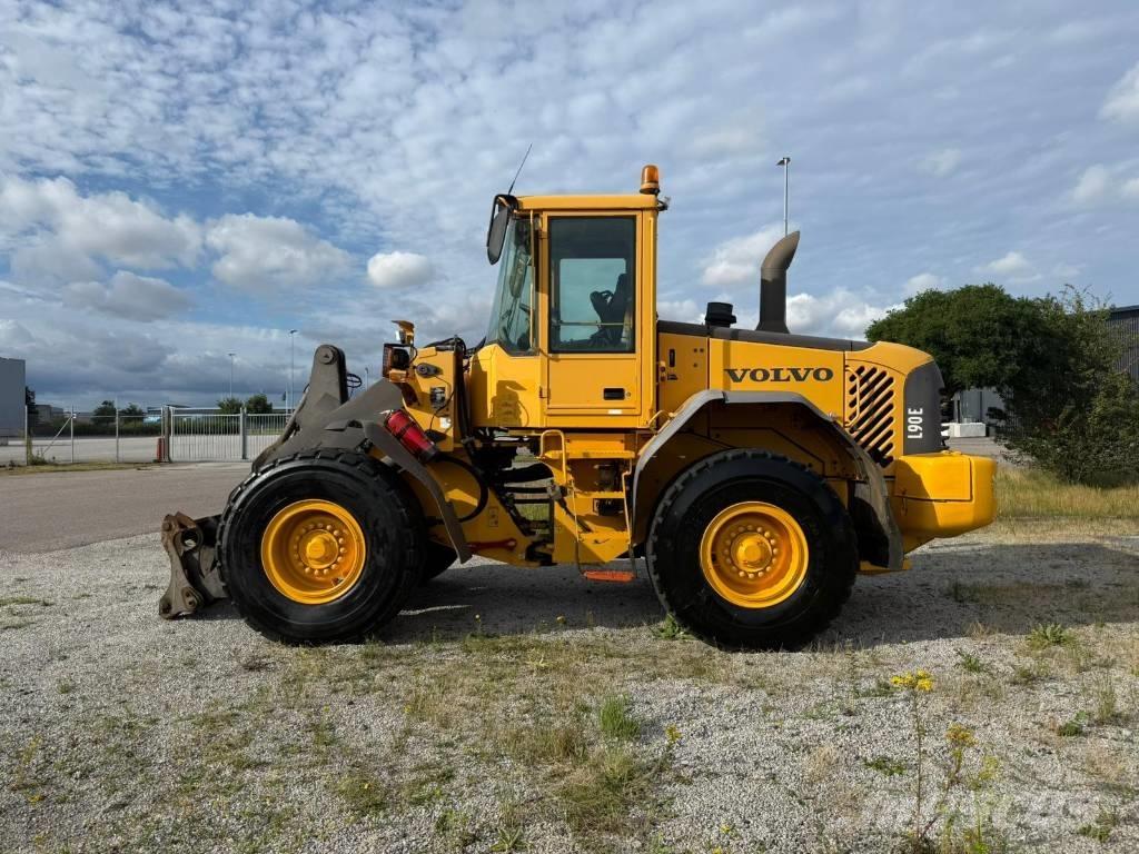 Volvo L 90 E  휠로우더